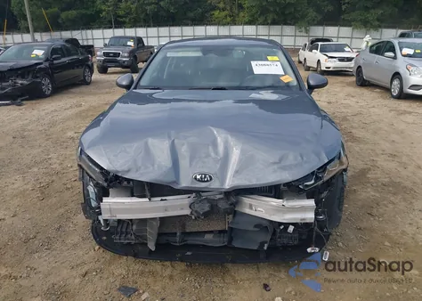 2021 Kia K5 Lxs z USA, uszkodzony, nr VIN 5XXG14J27MG049400